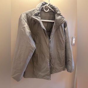 Puffy jacket in griege from Muji.